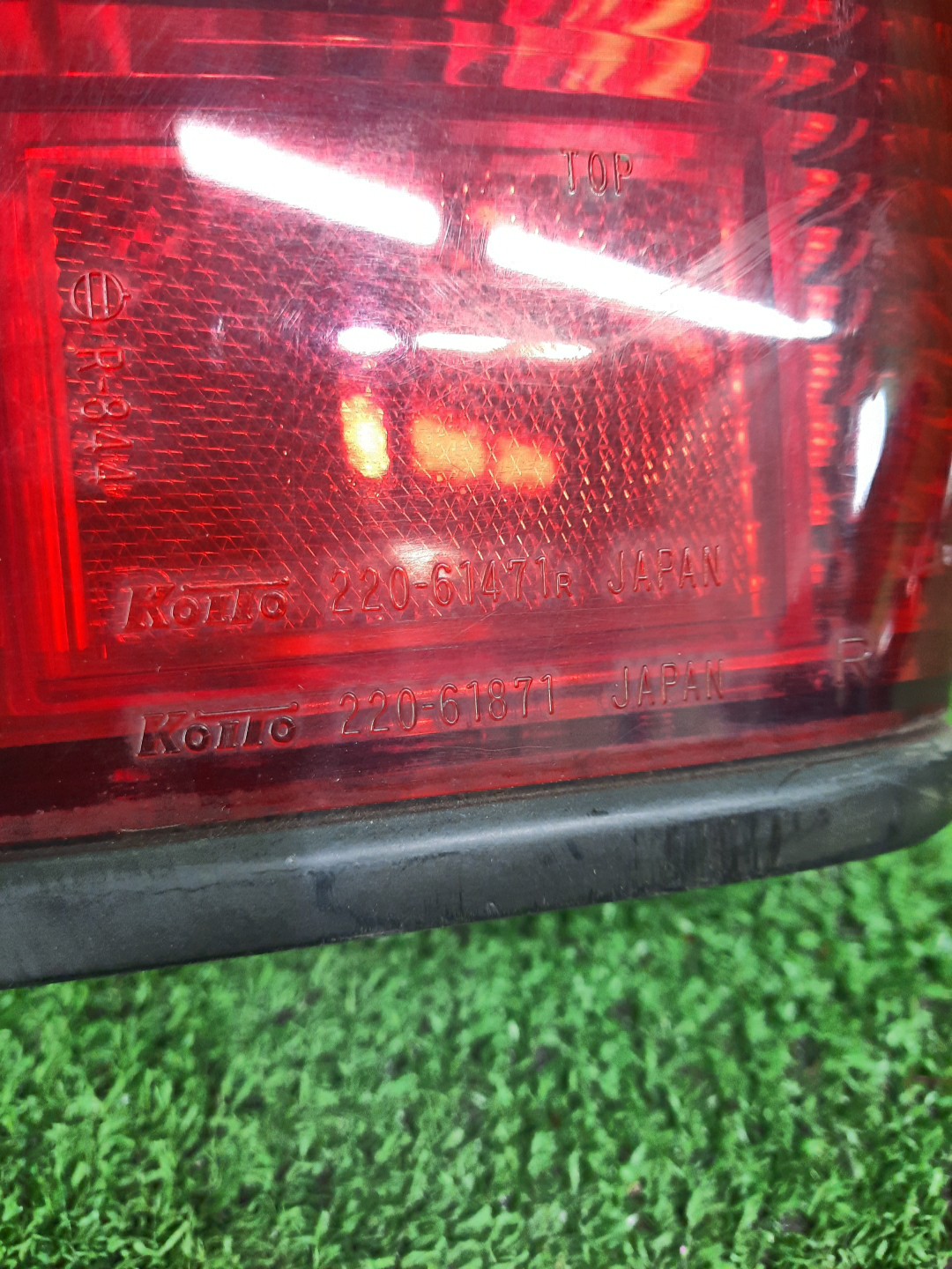 Стоп-сигнал правый задний MAZDA DELICA, BONGO, VANETTE SKF2LM, SK82TM, SK22L, SK82M, SK82V, SK82T, SK22M, SK22V, SKF2V, SK82VN, SKF2TN, SK82TN, SK22TN 2 ракурс