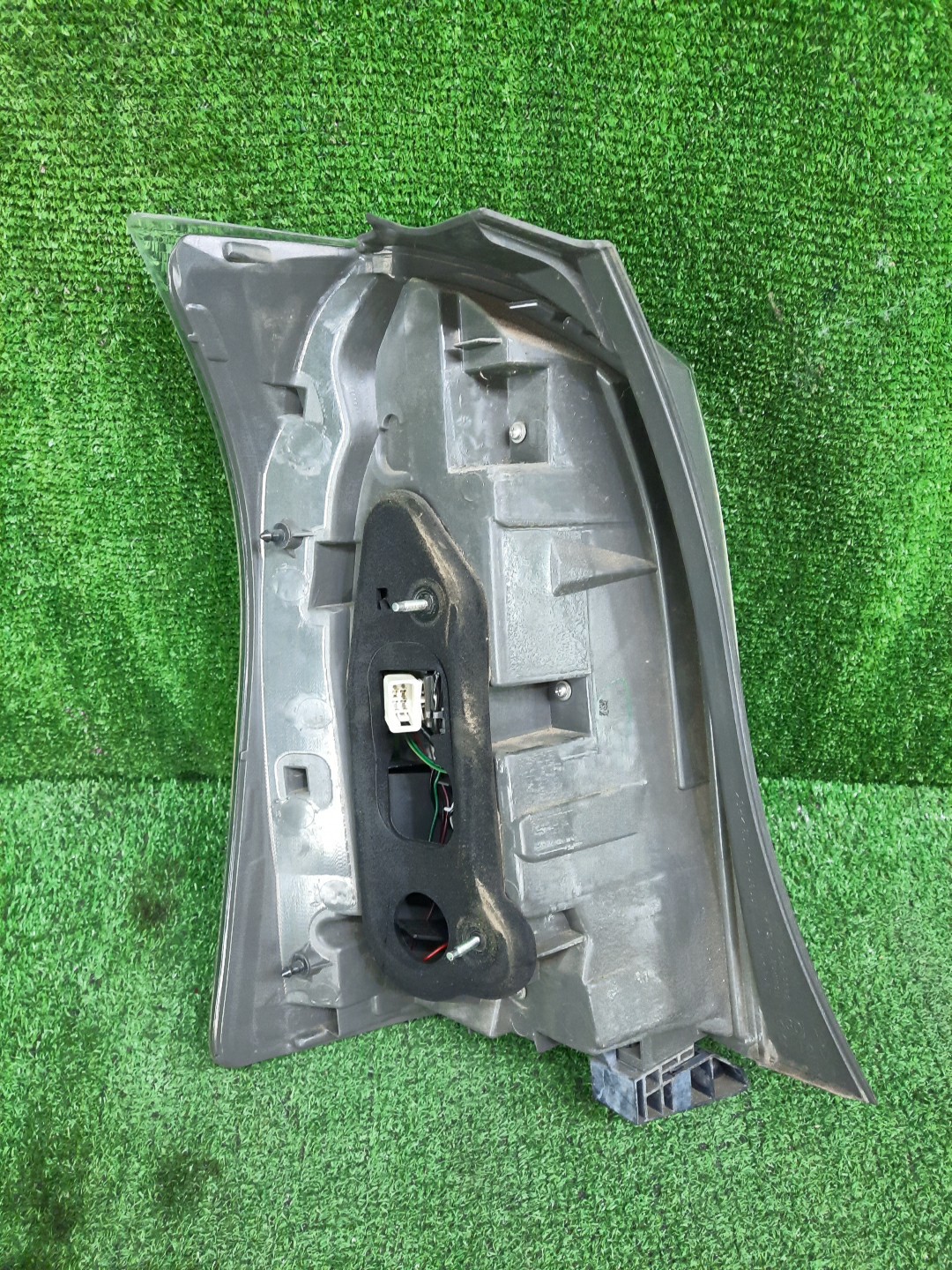 Стоп-сигнал правый задний TOYOTA WISH ZRE152N, S500U, ZNE10, ZNE14, ANE10G, ZNE10G, ANE11W, ZNE14G 2 ракурс