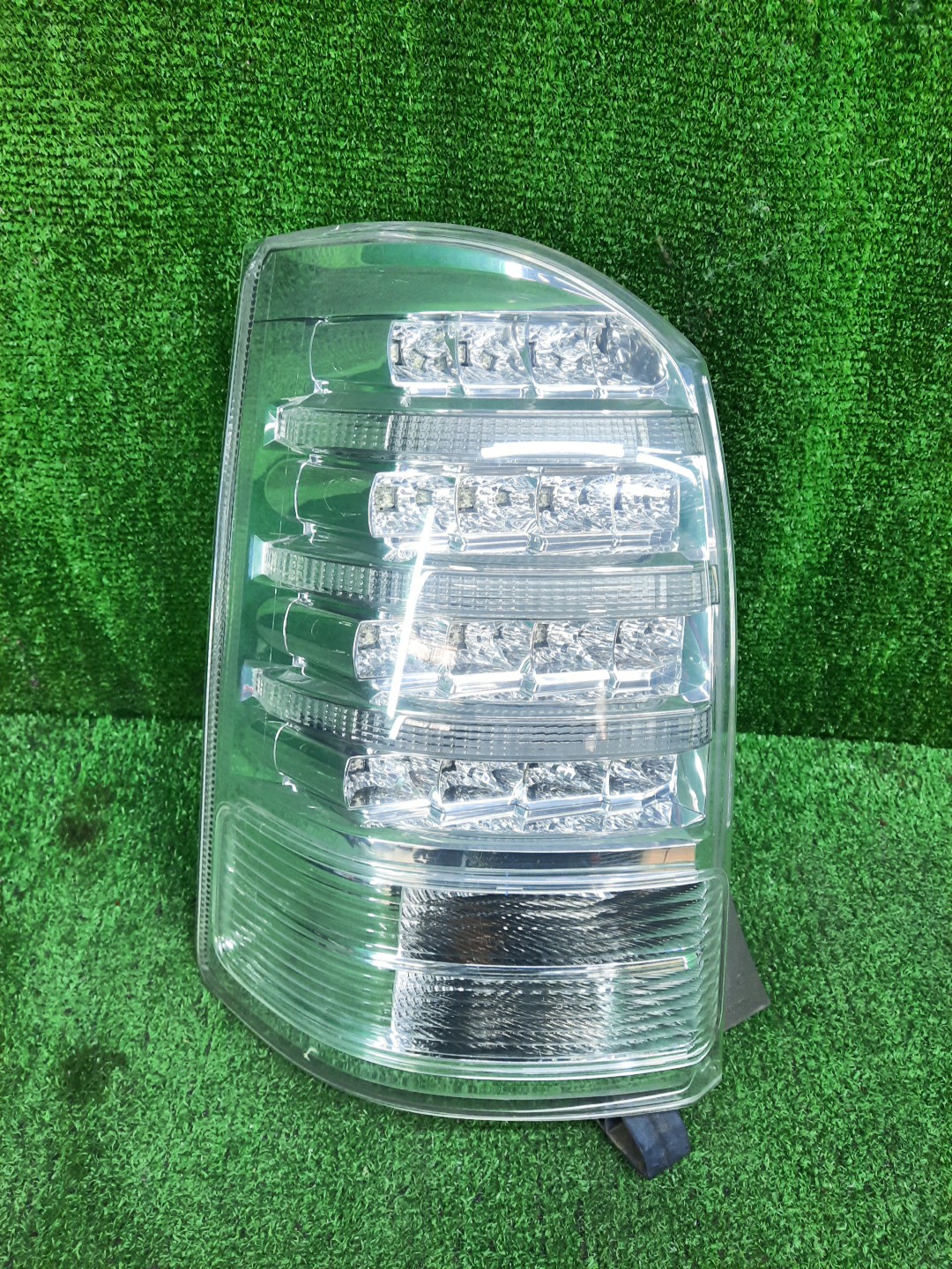Стоп-сигнал левый задний TOYOTA WISH ZRE152N, S500U, ZNE10, ZNE14, ANE10G, ZNE10G, ANE11W, ZNE14G 1 ракурс