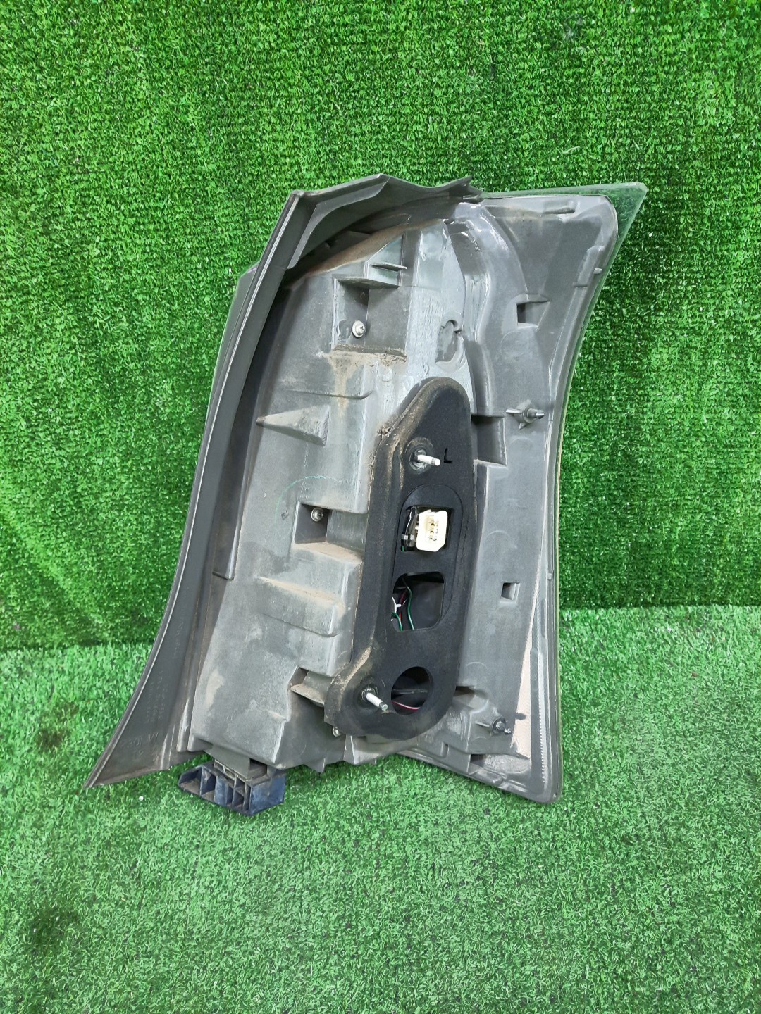 Стоп-сигнал левый задний TOYOTA WISH ZRE152N, S500U, ZNE10, ZNE14, ANE10G, ZNE10G, ANE11W, ZNE14G 3 ракурс