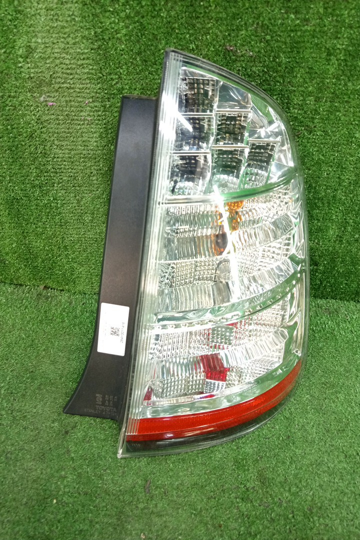 Стоп-сигнал правый задний TOYOTA PRIUS NHW20 1 ракурс