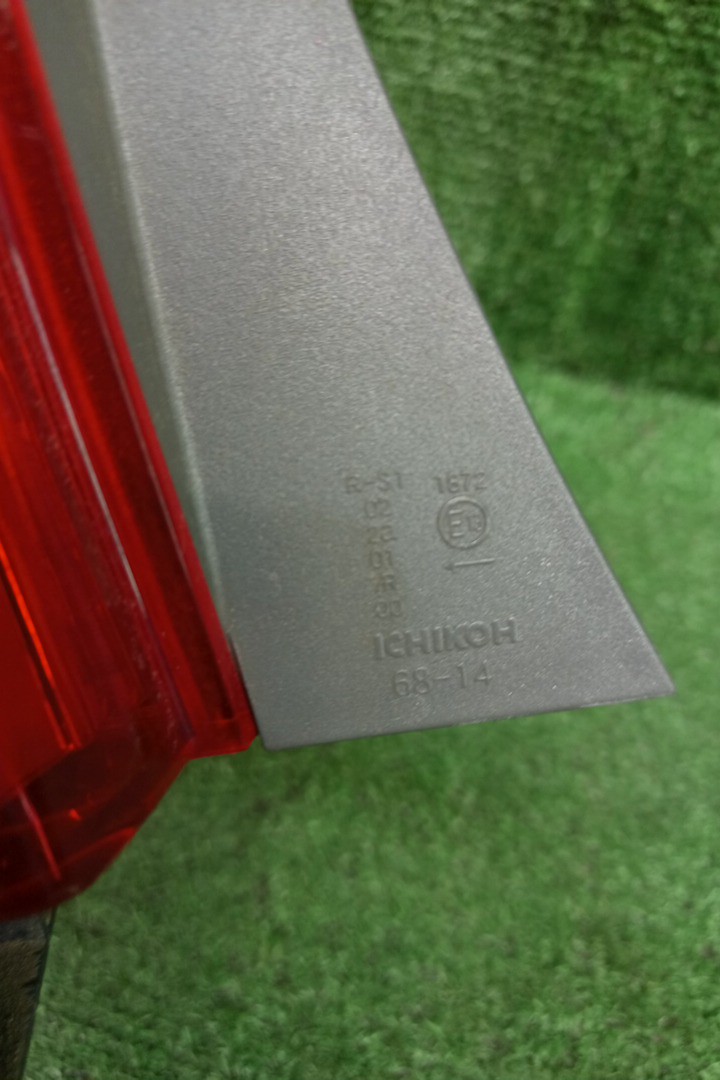 Стоп-сигнал левый задний TOYOTA WISH ZRE152N, S500U, ZNE10, ZNE14, ANE10G, ZNE10G, ANE11W, ZNE14G 2 ракурс