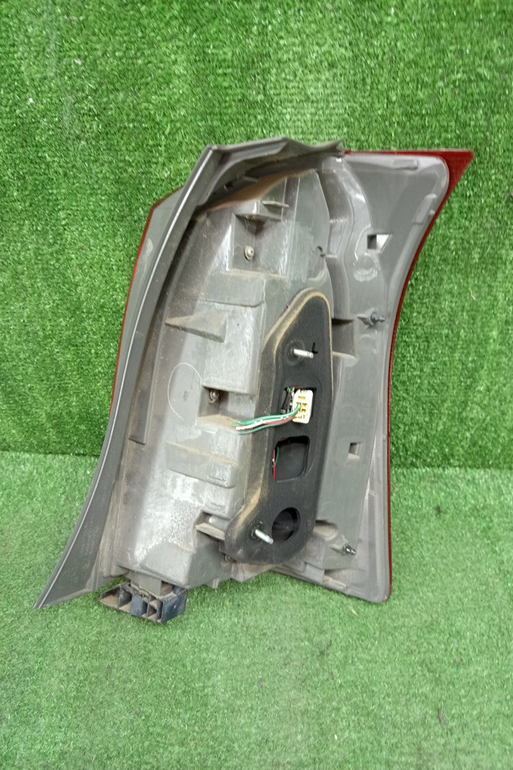 Стоп-сигнал левый задний TOYOTA WISH ZRE152N, S500U, ZNE10, ZNE14, ANE10G, ZNE10G, ANE11W, ZNE14G 3 ракурс