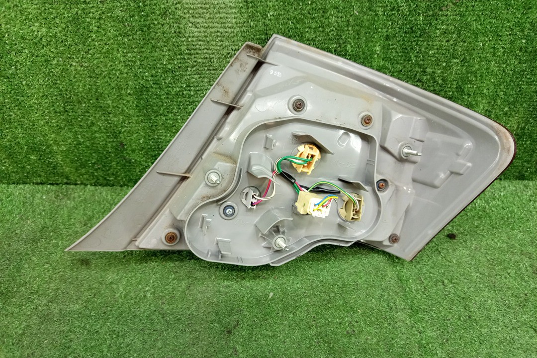 Стоп-сигнал левый задний TOYOTA COROLLA  AXIO NZE141, NZE144, ZRE142, ZRE144 3 ракурс