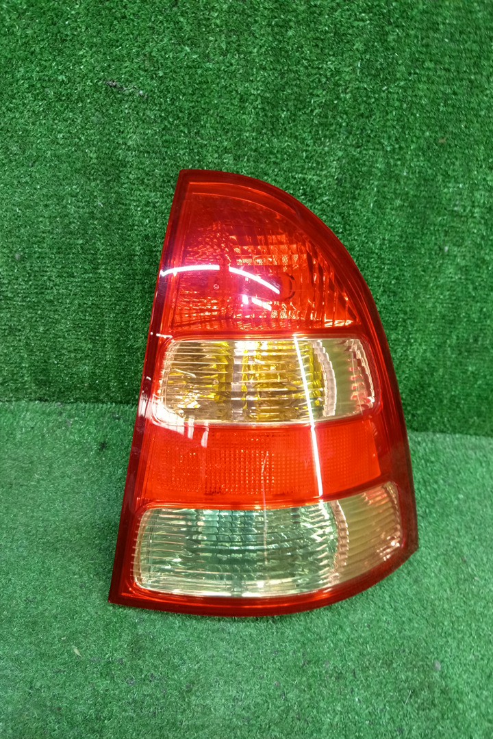 Стоп-сигнал правый задний TOYOTA COROLLA FIELDER NZE121G, ZZE123G, ZZE124G, ZZE122G, NZE124G 1 ракурс