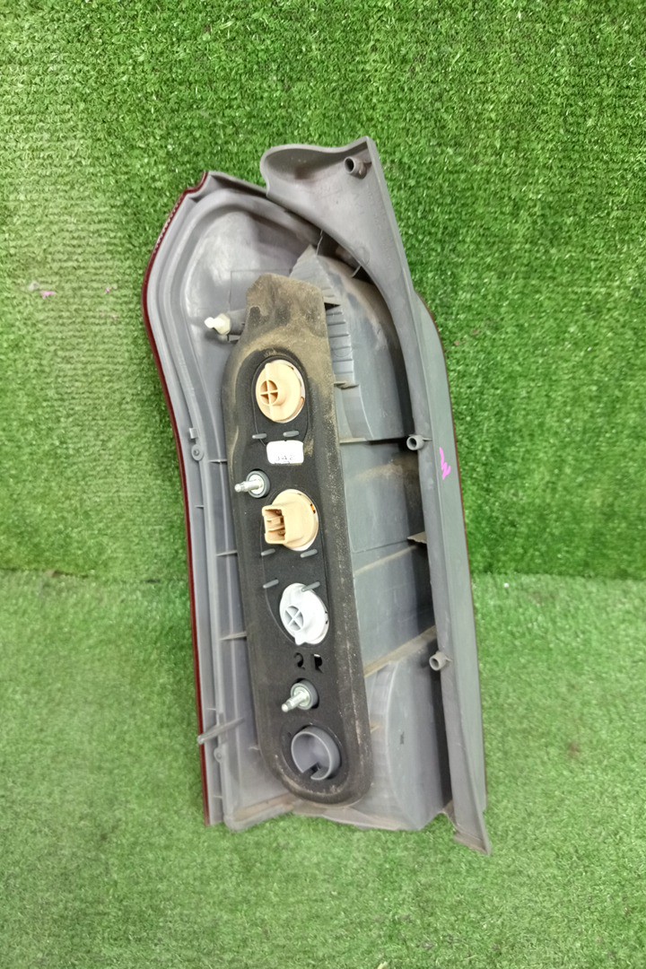 Стоп-сигнал правый задний TOYOTA PROBOX NCP51V, NCP58G, NCP55V, NCP50V, NCP59G, NLP51 2 ракурс