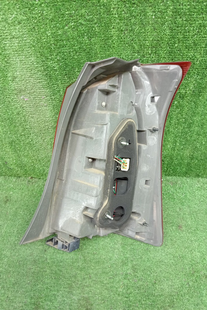 Стоп-сигнал левый задний TOYOTA WISH ZRE152N, S500U, ZNE10, ZNE14, ANE10G, ZNE10G, ANE11W, ZNE14G 3 ракурс