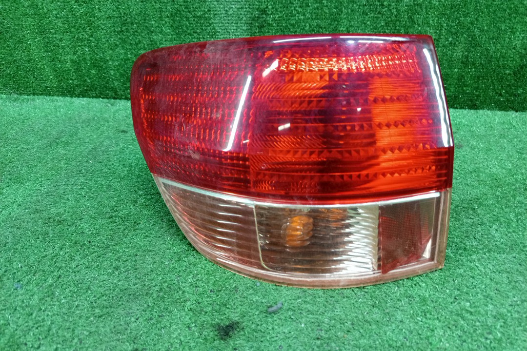 Стоп-сигнал левый задний TOYOTA VISTA ARDEO SV50G 1 ракурс