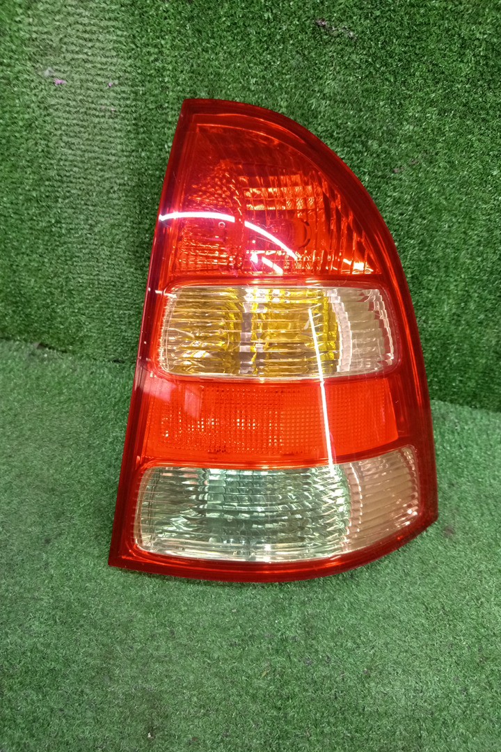 Стоп-сигнал правый задний TOYOTA COROLLA FIELDER NZE121G, ZZE123G, ZZE124G, ZZE122G, NZE124G 1 ракурс