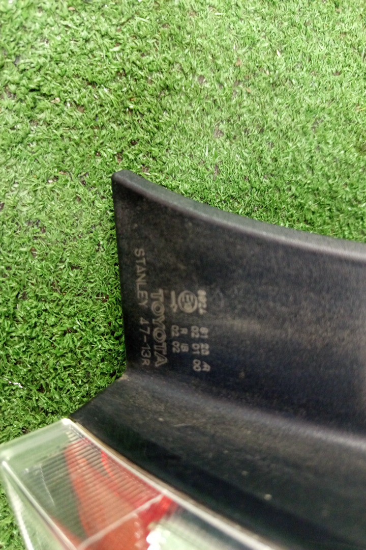 Стоп-сигнал правый задний TOYOTA PRIUS NHW20 3 ракурс