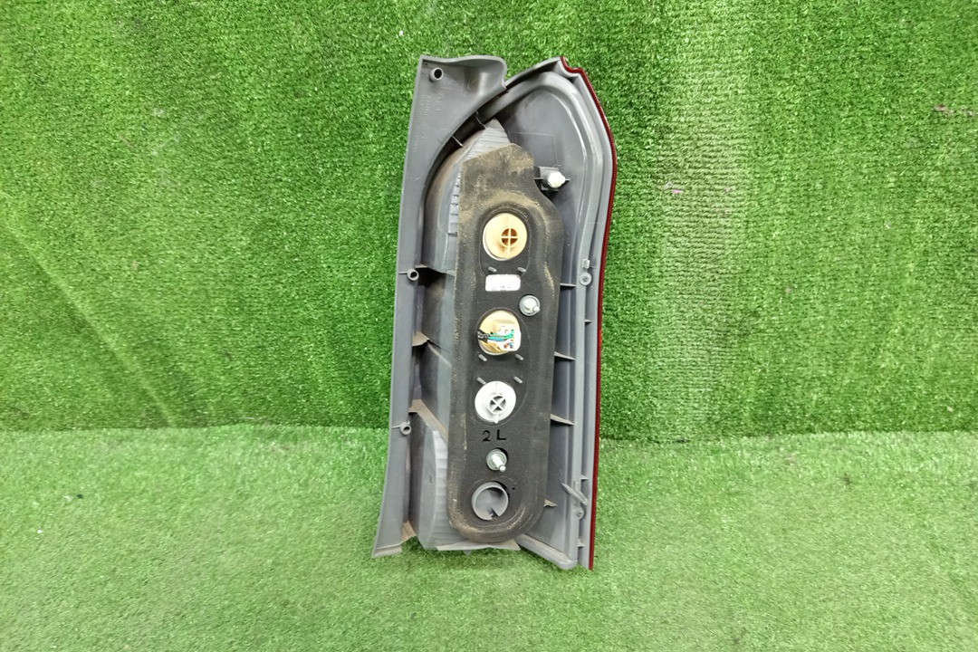 Стоп-сигнал левый задний TOYOTA PROBOX, SUCCEED NSP160V, NCP160V, NCP165V, NHP160V 2 ракурс
