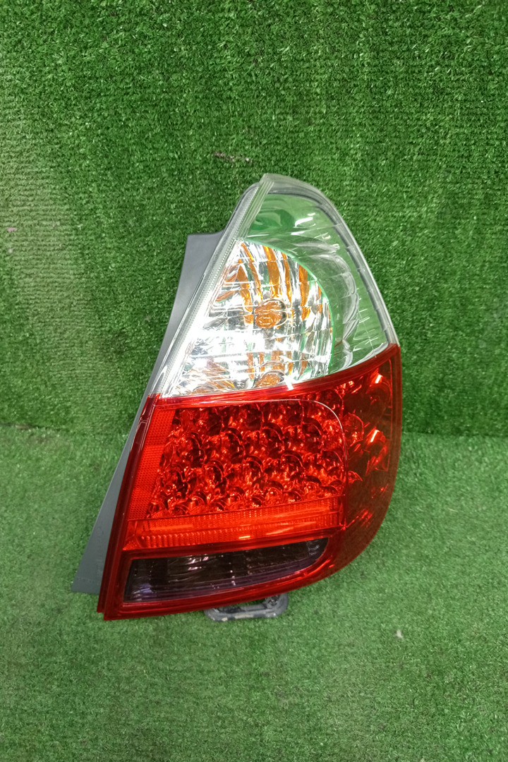 Стоп-сигнал правый задний HONDA FIT, JAZZ GD2, GD3, GD4, GD1 1 ракурс Стоп-сигнал правый задний HONDA FIT, JAZZ GD2, GD3, GD4, GD1 1 ракурс