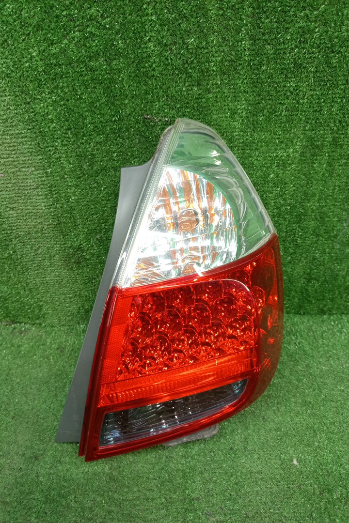 Стоп-сигнал правый задний HONDA FIT, JAZZ GD2, GD3, GD4, GD1 1 ракурс Стоп-сигнал правый задний HONDA FIT, JAZZ GD2, GD3, GD4, GD1 1 ракурс