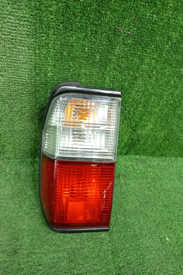 Стоп-сигнал левый задний MAZDA DELICA, BONGO, VANETTE SKF2LM, SK82TM, SK22L, SK82M, SK82V, SK82T, SK22M, SK22V, SKF2V, SK82VN, SKF2TN, SK82TN, SK22TN 1 ракурс