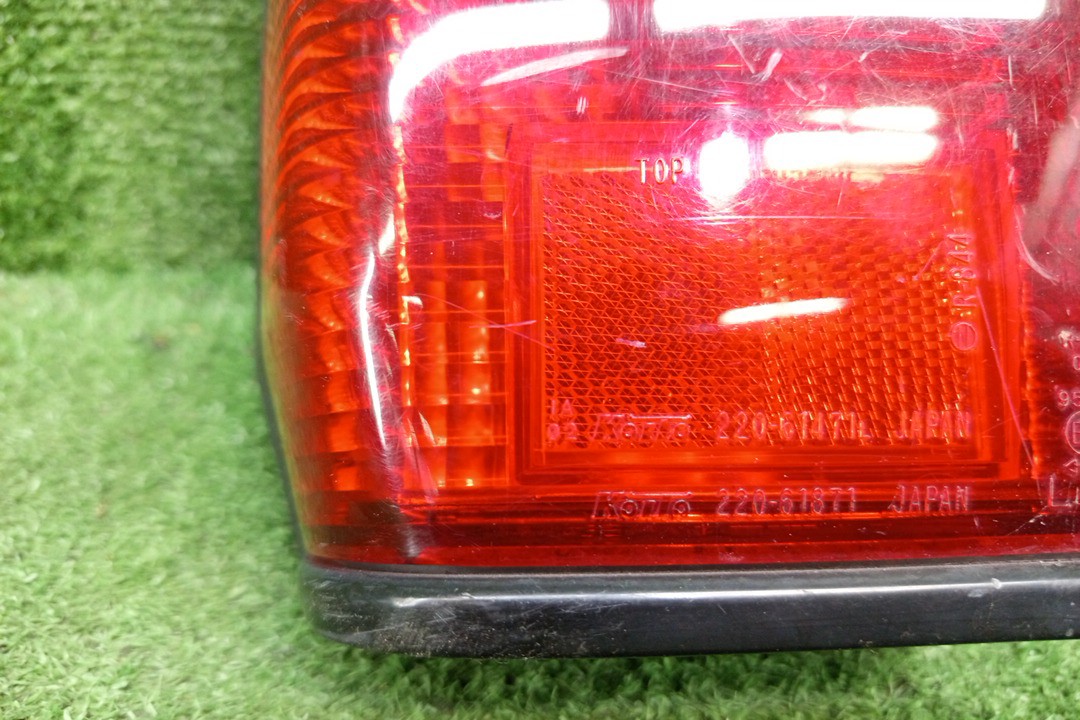 Стоп-сигнал левый задний MAZDA DELICA, BONGO, VANETTE SKF2LM, SK82TM, SK22L, SK82M, SK82V, SK82T, SK22M, SK22V, SKF2V, SK82VN, SKF2TN, SK82TN, SK22TN 3 ракурс