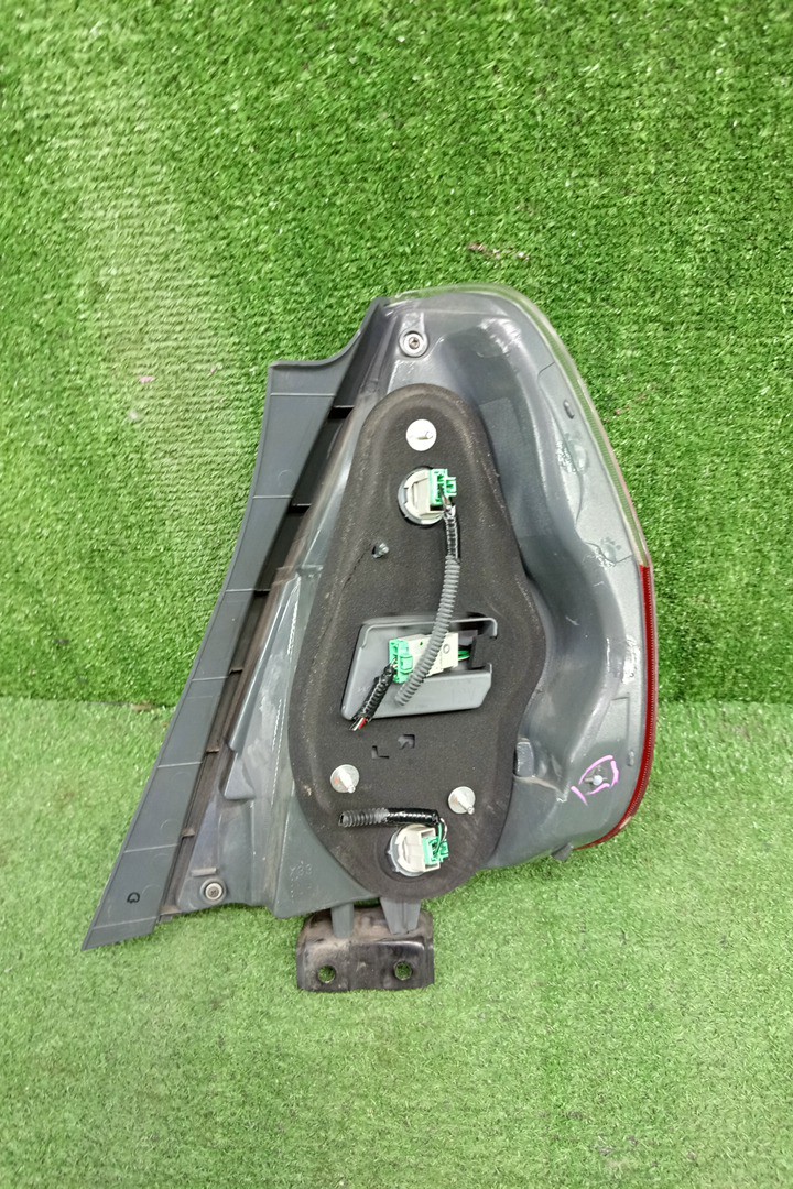 Стоп-сигнал левый задний HONDA FIT, JAZZ GD2, GD3, GD4, GD1 2 ракурс