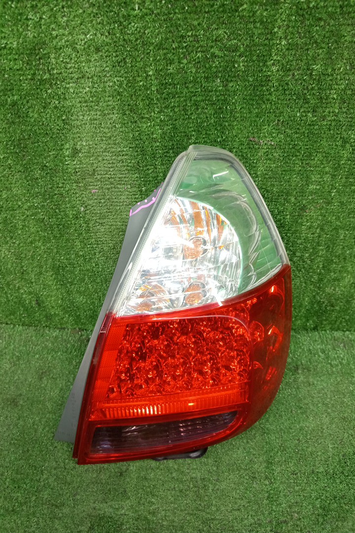 Стоп-сигнал правый задний HONDA FIT, JAZZ GD2, GD3, GD4, GD1 1 ракурс Стоп-сигнал правый задний HONDA FIT, JAZZ GD2, GD3, GD4, GD1 1 ракурс