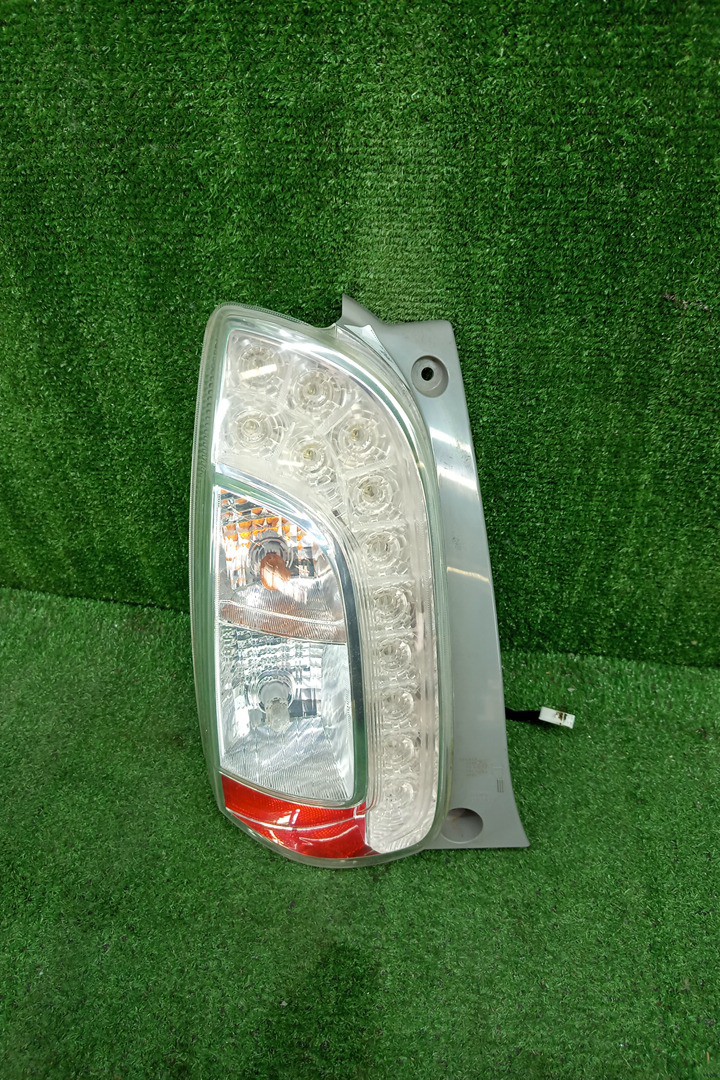 Стоп-сигнал левый задний TOYOTA PASSO, BOON KGC30, NGC30, KGC35, M600S, M601S, M610S 1 ракурс
