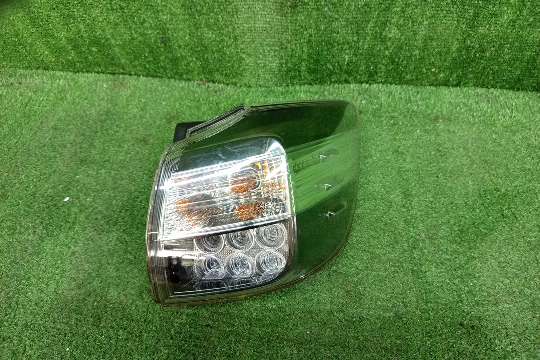 Стоп-сигнал правый задний TOYOTA WISH ZGE20W, ZGE20G, ZGE25W, ZGE21G, ZGE22W, ZGE25G 1 ракурс