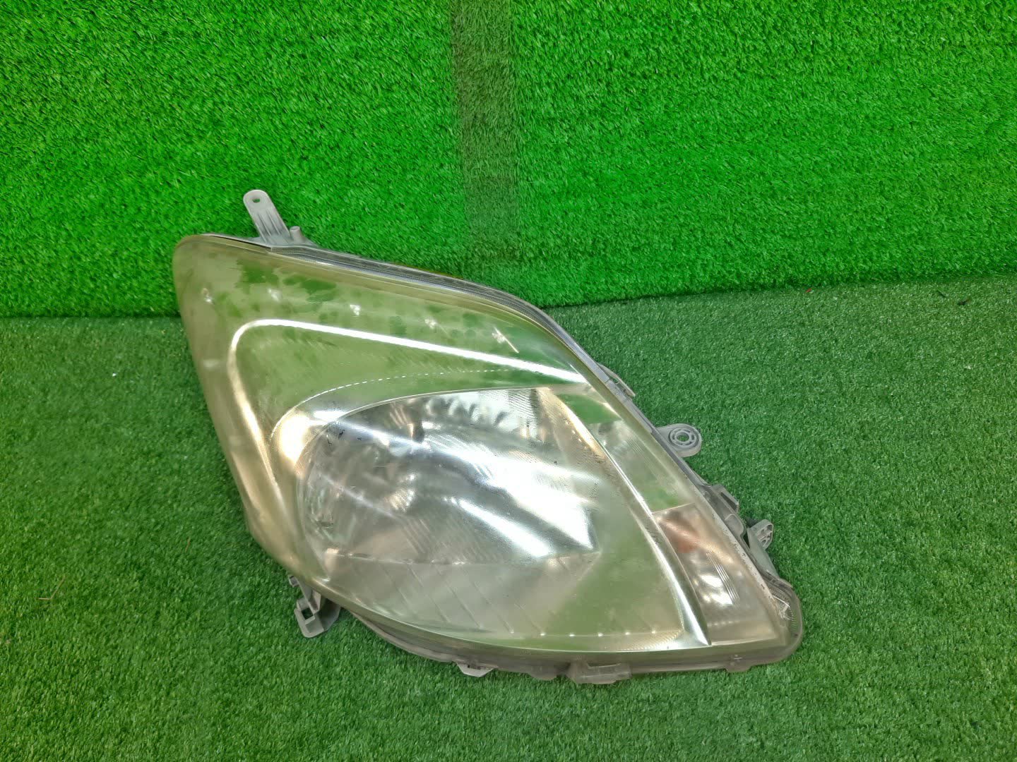 Фара правая передняя TOYOTA PASSO SETTE M502E 1 ракурс