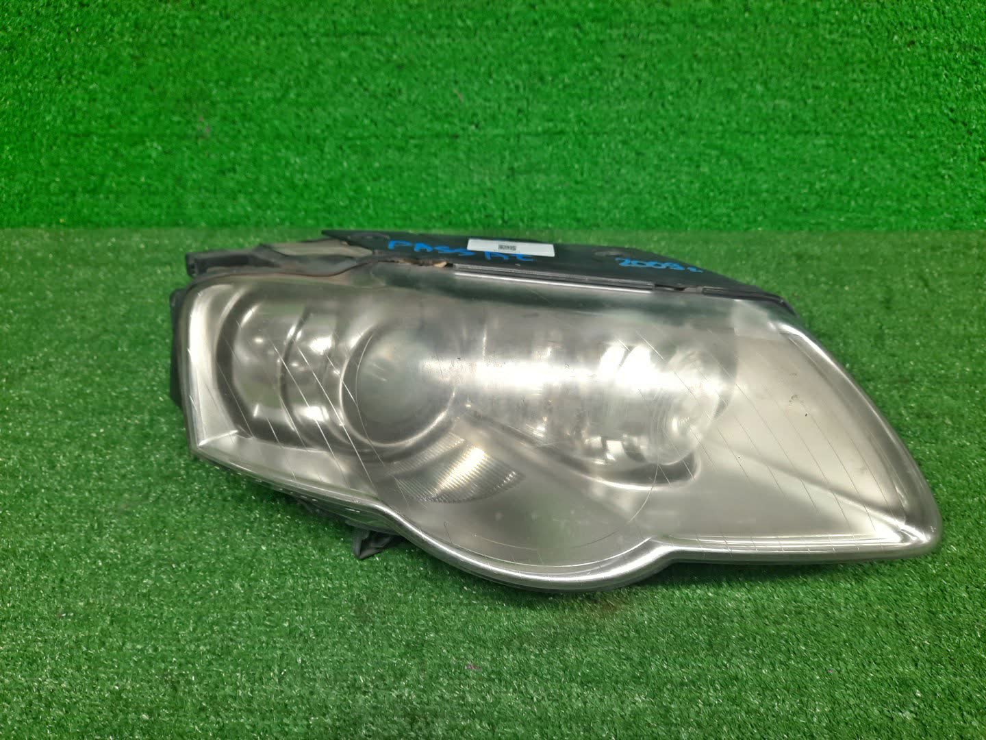Фара правая передняя VOLKSWAGEN PASSAT 3C2, B6, 3C5 1 ракурс