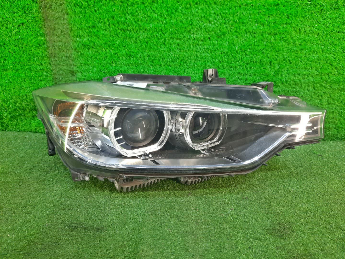 Фара правая передняя BMW 320d, 335i, 318d, 325d, 330d, 335d, 316d, 3-Series, 328i, 320i, 316i F30, F31 1 ракурс