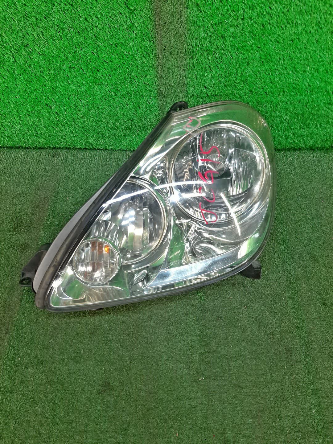 Фара левая передняя TOYOTA BREVIS JCG10, JCG11, JCG15 1 ракурс Фара левая передняя TOYOTA BREVIS JCG10, JCG11, JCG15 1 ракурс