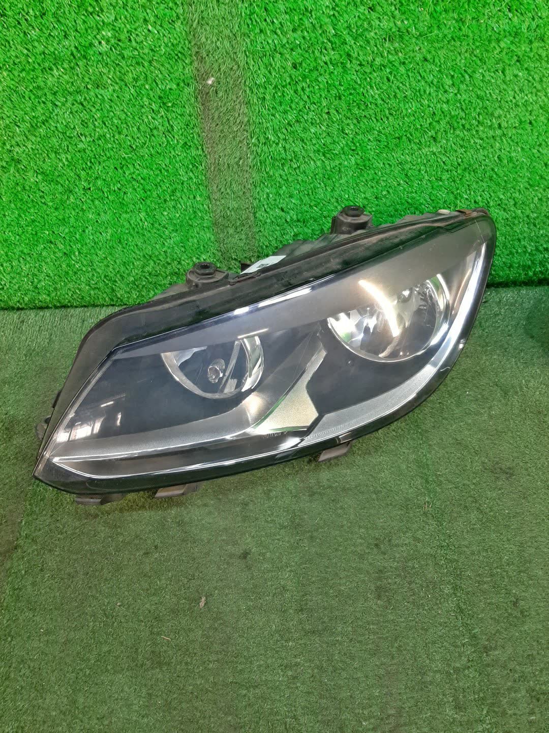 Фара левая передняя VOLKSWAGEN TOURAN 1T3 WVGZZZ1TZBW044277 1 ракурс
