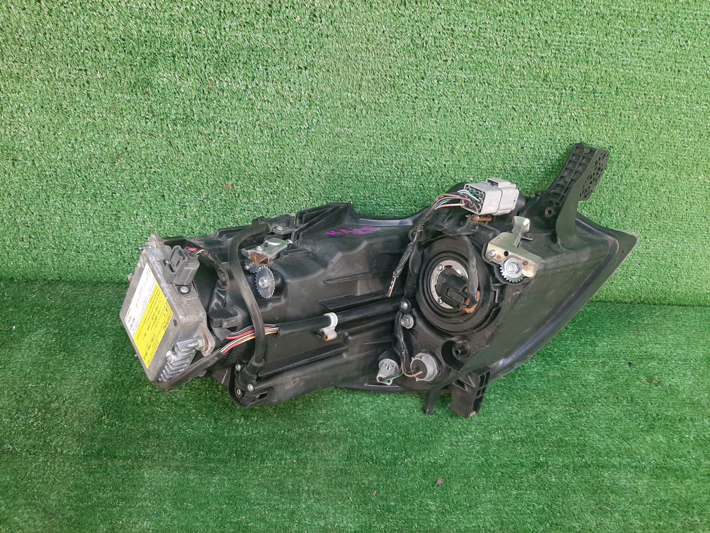 Фара левая передняя MITSUBISHI i HA1W 3 ракурс