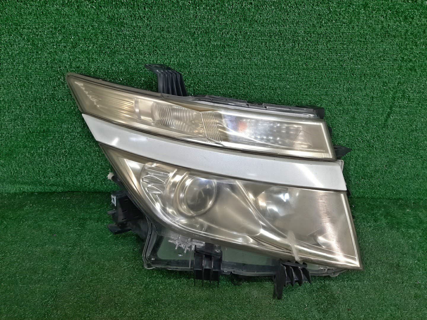 Фара правая передняя NISSAN ELGRAND E52 1 ракурс Фара правая передняя NISSAN ELGRAND E52 1 ракурс