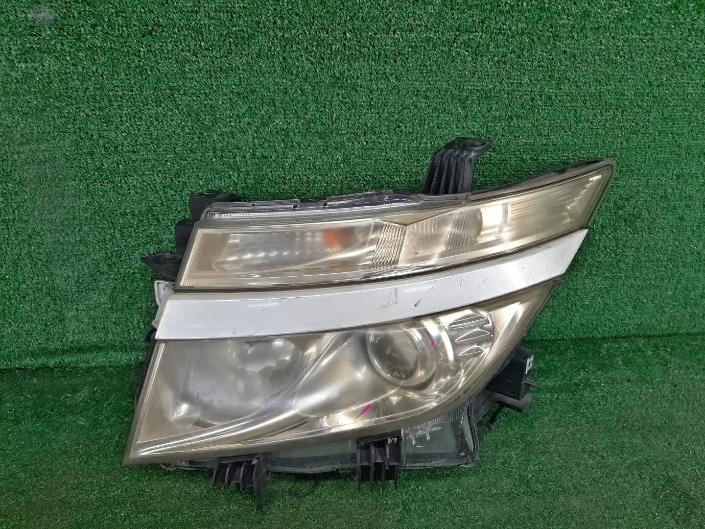 Фара левая передняя NISSAN ELGRAND E52 1 ракурс Фара левая передняя NISSAN ELGRAND E52 1 ракурс