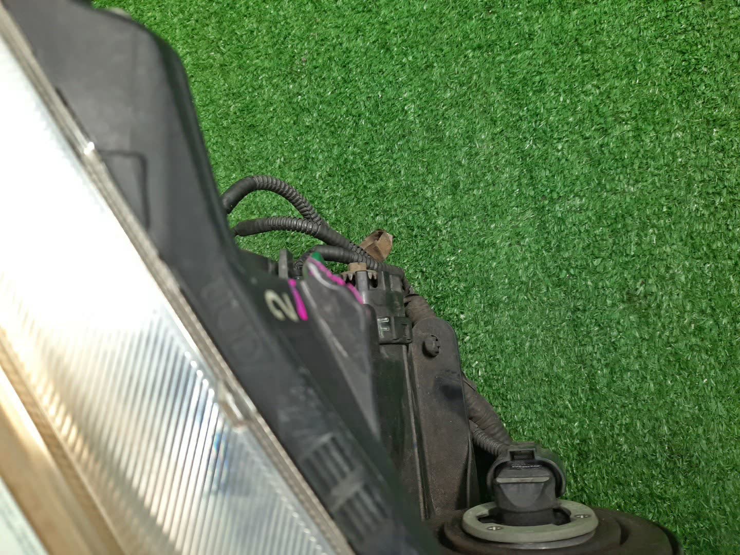 Фара правая передняя TOYOTA PRIUS ALPHA ZVW41W, ZVW40W 3 ракурс
