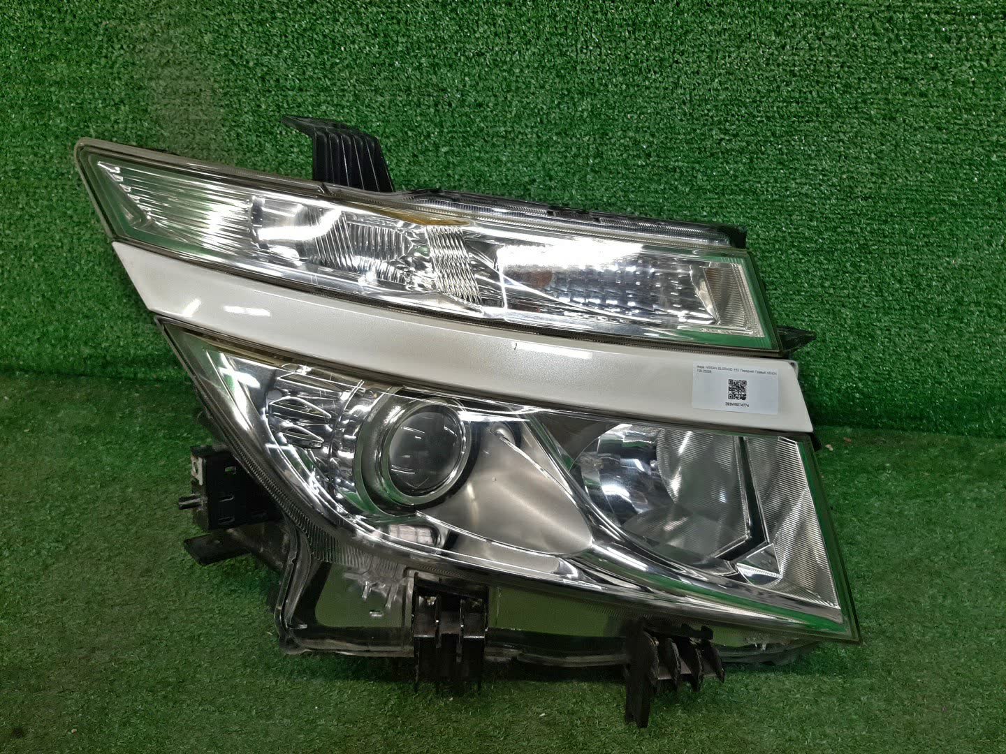Фара правая передняя NISSAN ELGRAND E52 1 ракурс Фара правая передняя NISSAN ELGRAND E52 1 ракурс