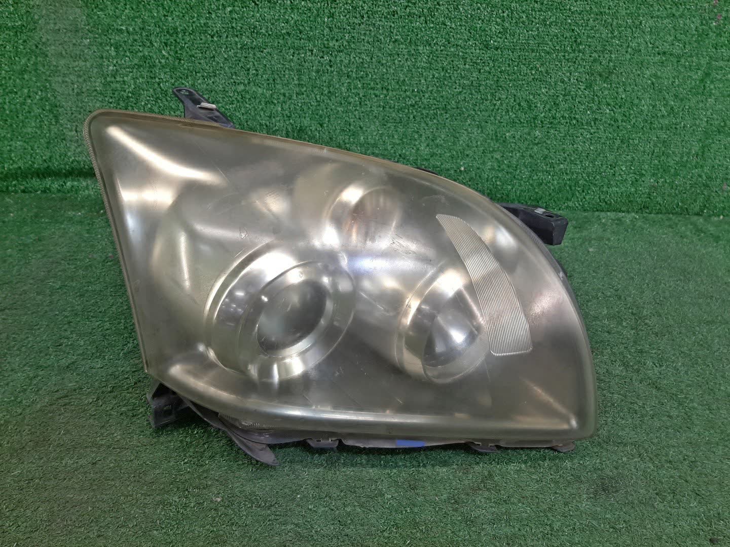 Фара правая передняя TOYOTA AVENSIS ZZT251, AZT250, AZT255, AZT251 1 ракурс