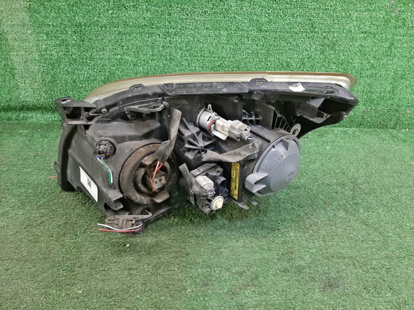 Фара правая передняя TOYOTA AVENSIS ZZT251, AZT250, AZT255, AZT251 2 ракурс