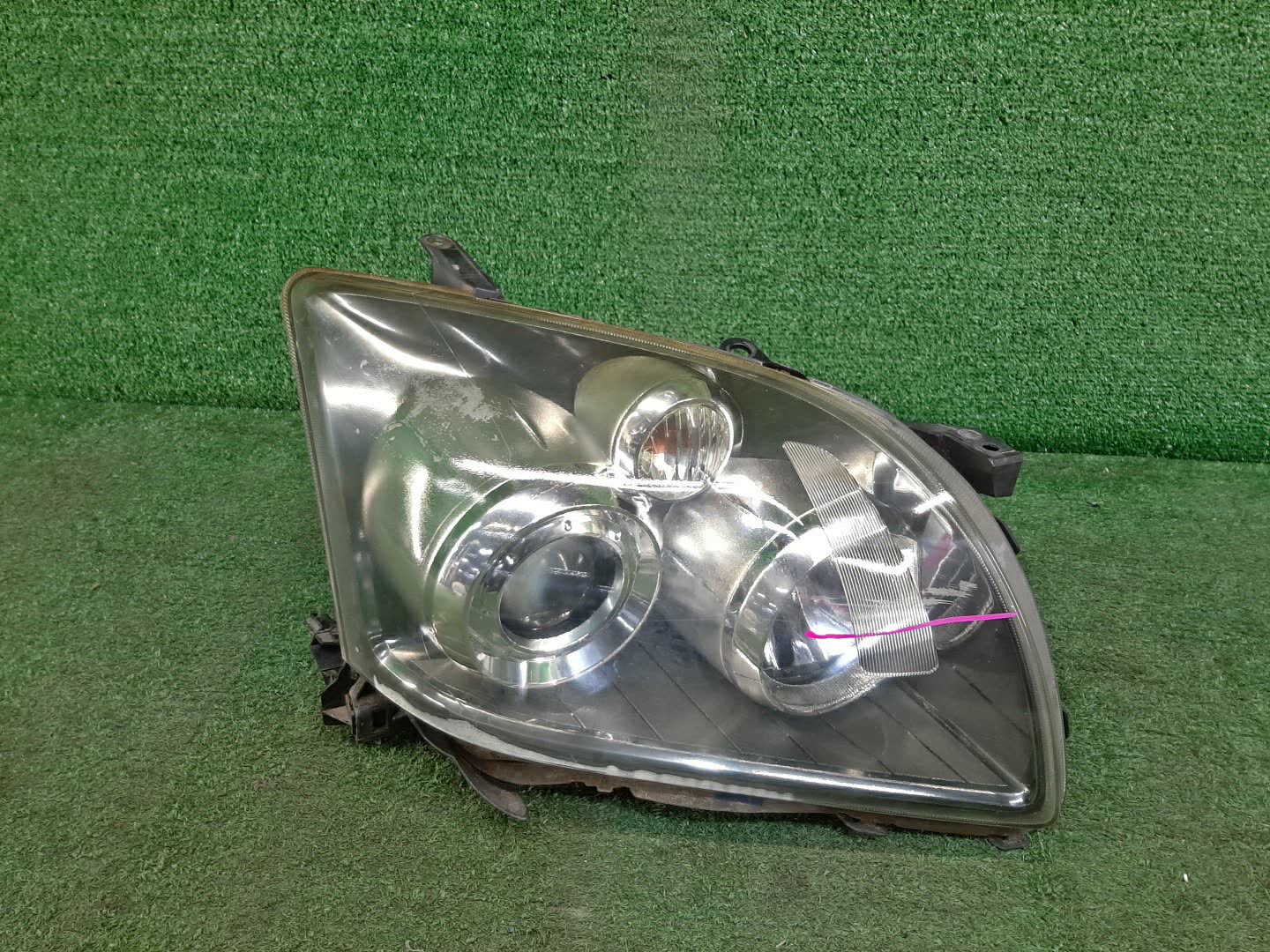 Фара правая передняя TOYOTA AVENSIS ZZT251, AZT250, AZT255, AZT251 1 ракурс