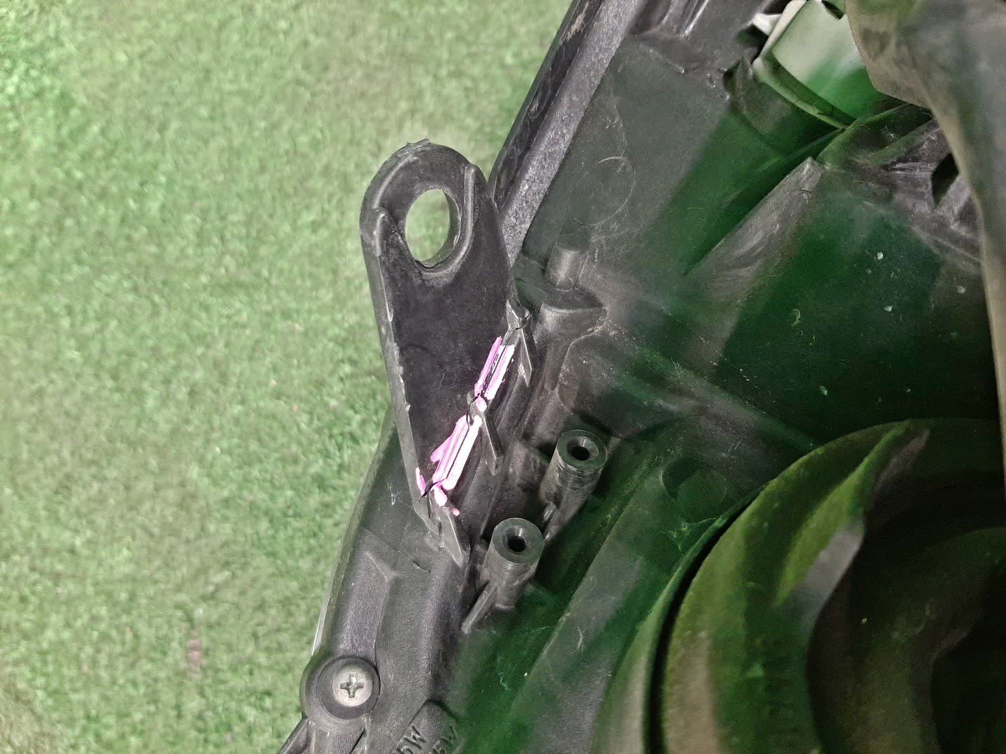 Фара правая передняя TOYOTA AVENSIS ZZT251, AZT250, AZT255, AZT251 4 ракурс