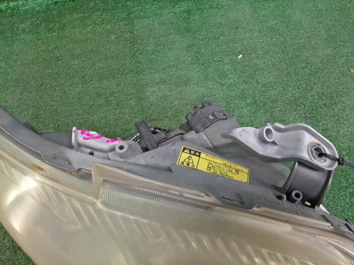 Фара правая передняя TOYOTA IST NCP60, NCP65, NCP61 2 ракурс