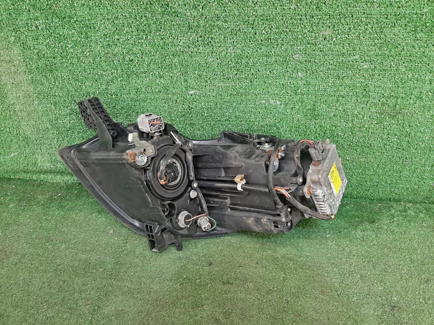 Фара правая передняя MITSUBISHI i HA1W 3 ракурс