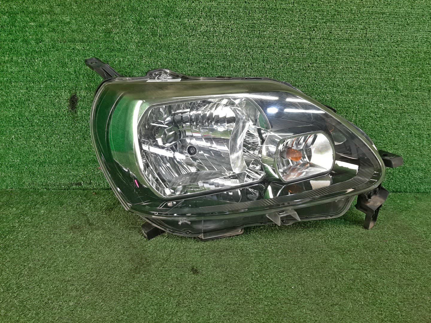 Фара правая передняя TOYOTA PORTE NCP141, NSP140, NSP141, NCP145 1 ракурс