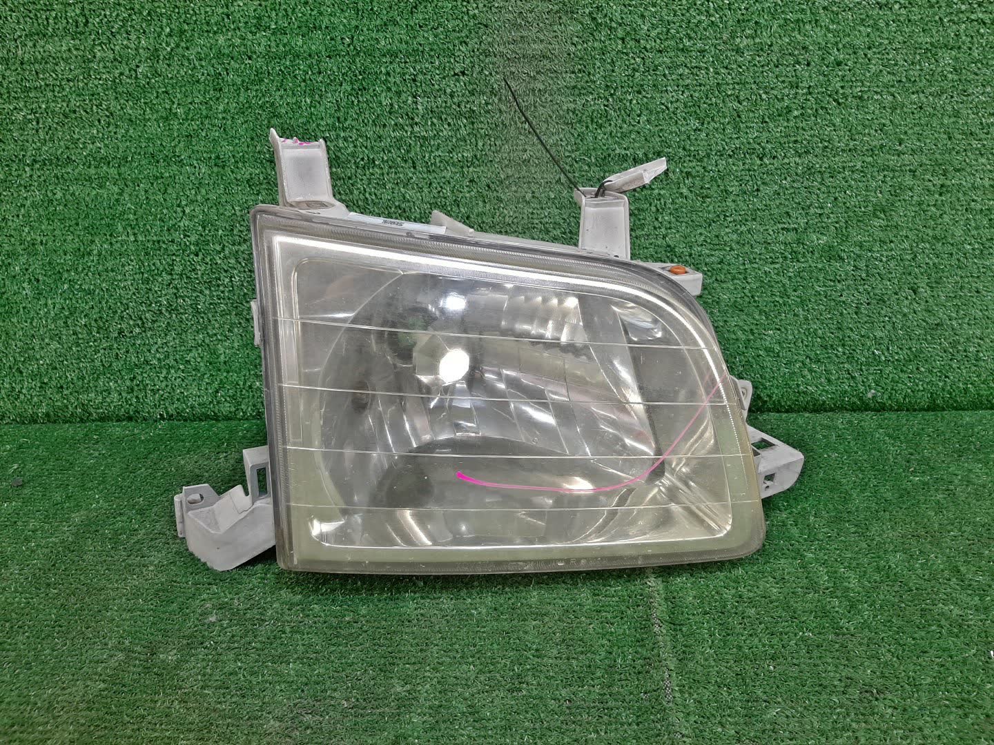 Фара правая передняя TOYOTA TOWN ACE NOAH, LITE ACE NOAH, NOAH, LITE ACE CR40G, SR40G, SR50G, CR50G, CR42V, CR51V, CR41V, KR40V, KR42V, CR52V, KR41V 1 ракурс Фара правая передняя TOYOTA TOWN ACE NOAH, LITE ACE NOAH, NOAH, LITE ACE CR40G, SR40G, SR50G, CR50G, CR42V, CR51V, CR41V, KR40V, KR42V, CR52V, KR41V 1 ракурс