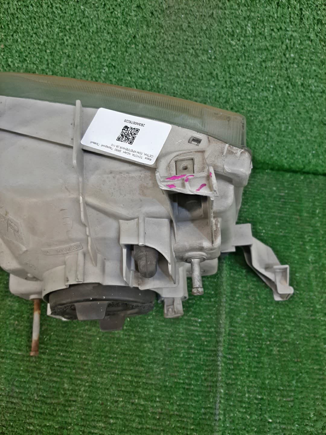 Фара правая передняя TOYOTA TOWN ACE NOAH, LITE ACE NOAH, NOAH, LITE ACE CR40G, SR40G, SR50G, CR50G, CR42V, CR51V, CR41V, KR40V, KR42V, CR52V, KR41V 3 ракурс Фара правая передняя TOYOTA TOWN ACE NOAH, LITE ACE NOAH, NOAH, LITE ACE CR40G, SR40G, SR50G, CR50G, CR42V, CR51V, CR41V, KR40V, KR42V, CR52V, KR41V 3 ракурс