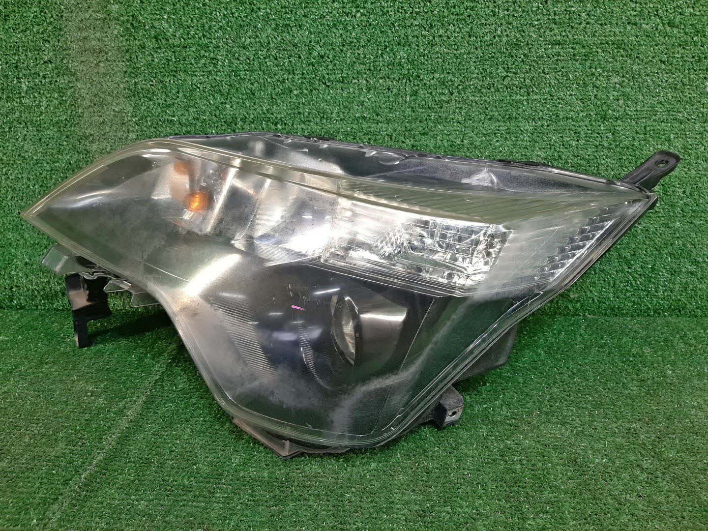 Фара левая передняя TOYOTA SPADE NCP141, NSP140, NSP141, NCP145 2 ракурс