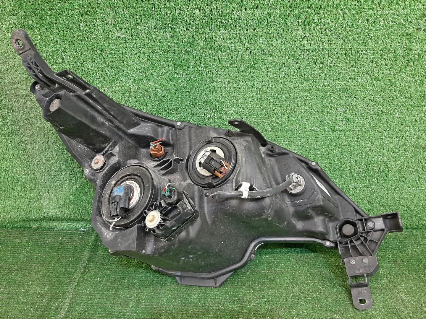 Фара левая передняя TOYOTA SPADE NCP141, NSP140, NSP141, NCP145 4 ракурс