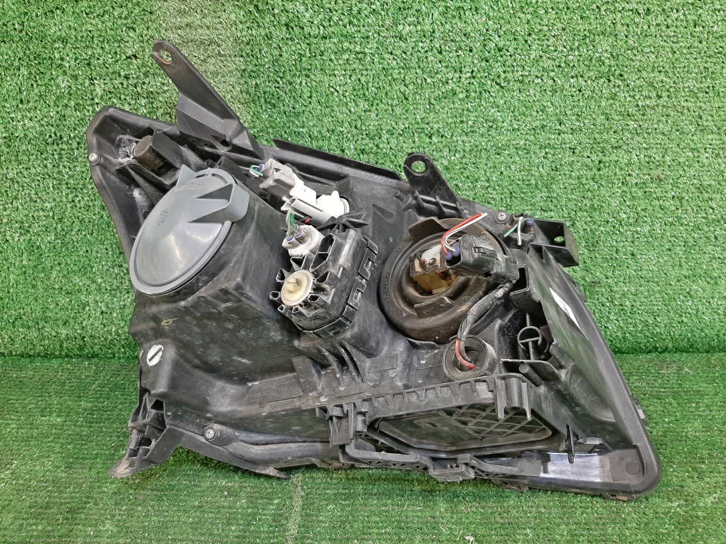 Фара левая передняя TOYOTA AVENSIS ZZT251, AZT250, AZT255, AZT251 2 ракурс