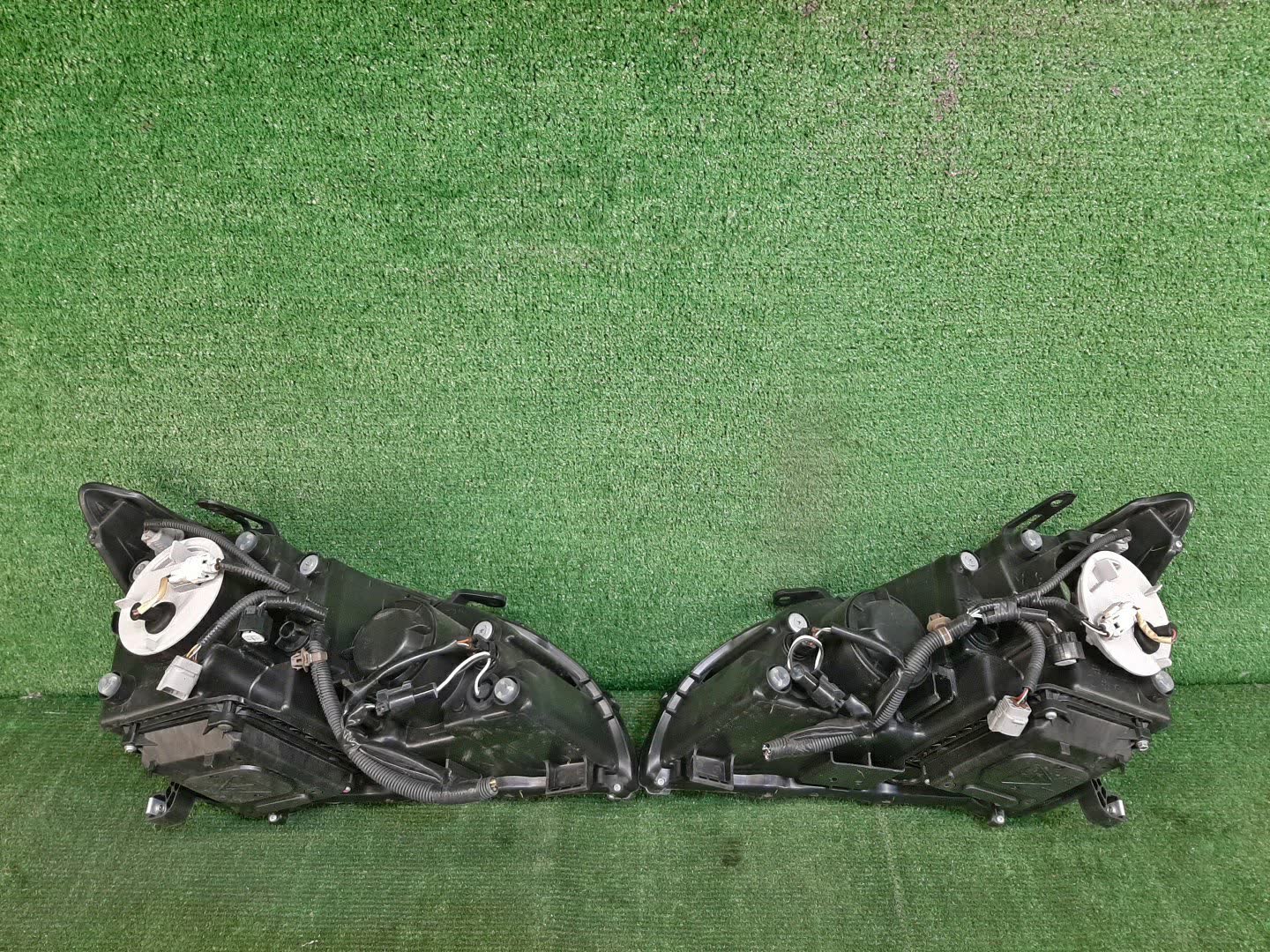 Фара левая передняя TOYOTA HARRIER GSU36W, MCU35W, ACU30W, MCU30W, MCU36W, GSU30W, MCU31W, GSU31W, GSU35W, ACU35W, MHU38W 2 ракурс