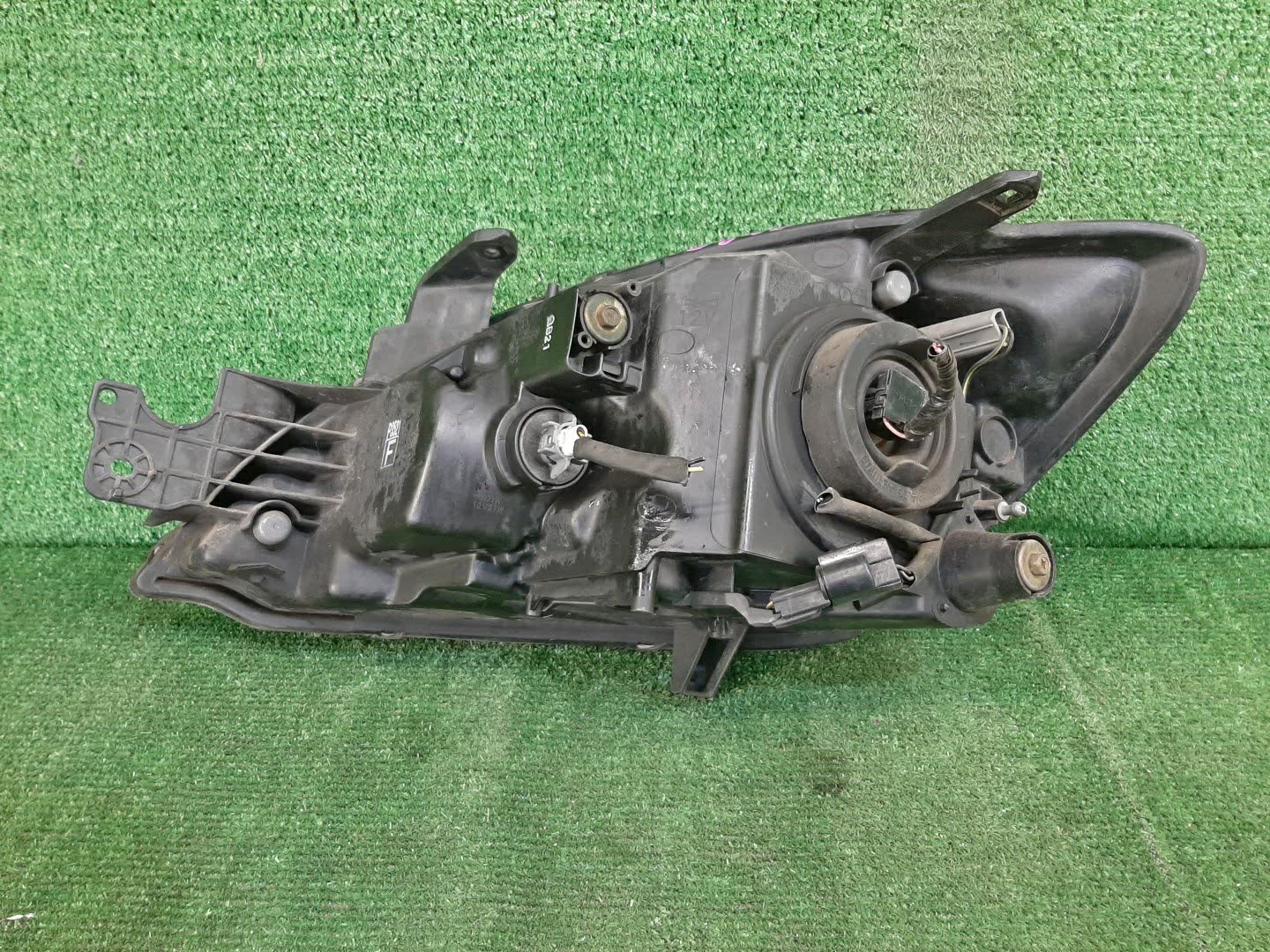 Фара правая передняя MITSUBISHI LANCER CEDIA, LANCER CS3W, CS9W, CS9A, CS1A, CS2A, CS2W, CS5W, CS5A, CS3A, CS6A, CS2V 3 ракурс