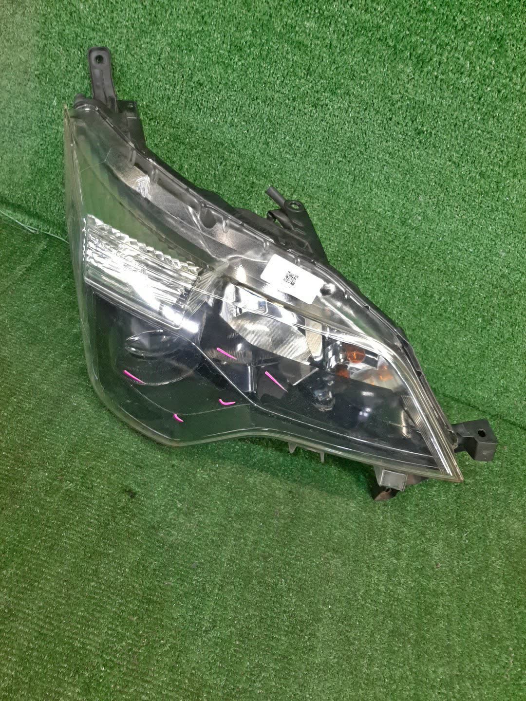 Фара правая передняя TOYOTA SPADE NCP141, NSP140, NSP141, NCP145 1 ракурс
