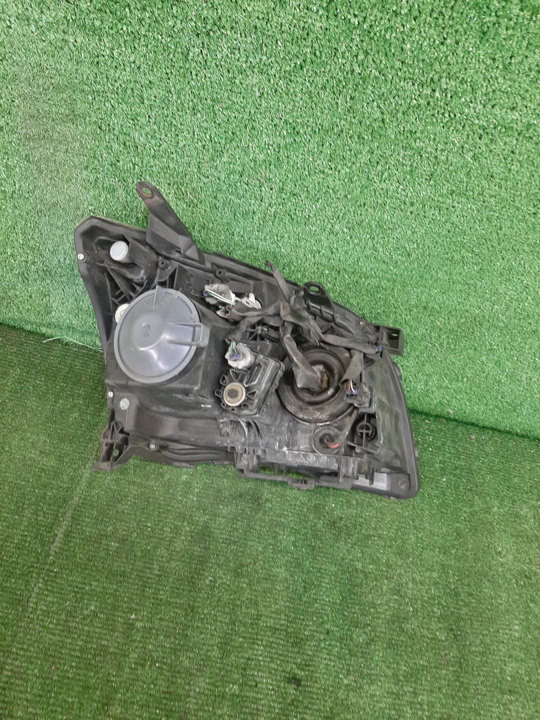 Фара левая передняя TOYOTA AVENSIS ZZT251, AZT250, AZT255, AZT251 3 ракурс