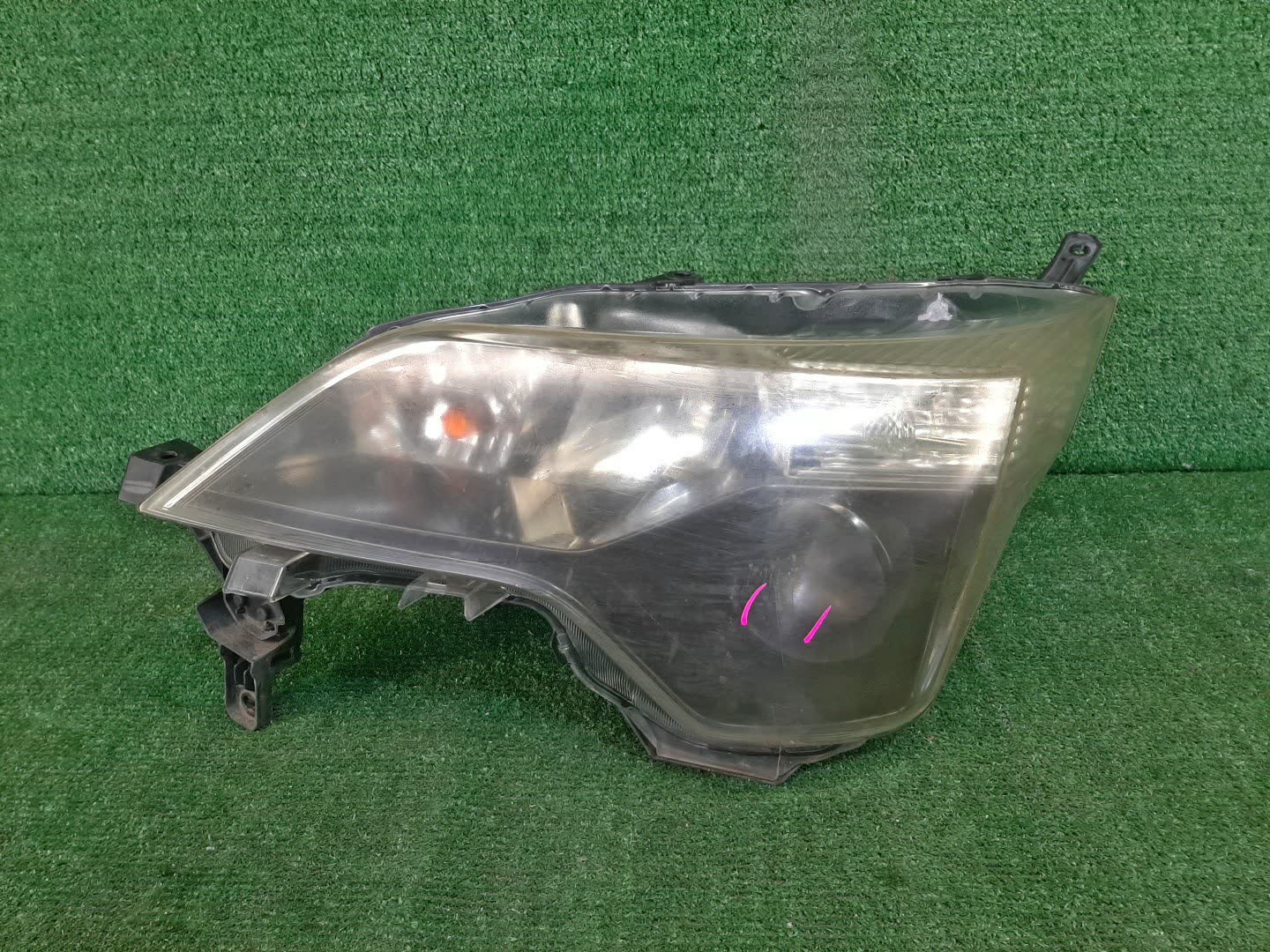 Фара левая передняя TOYOTA SPADE NCP141, NSP140, NSP141, NCP145 1 ракурс